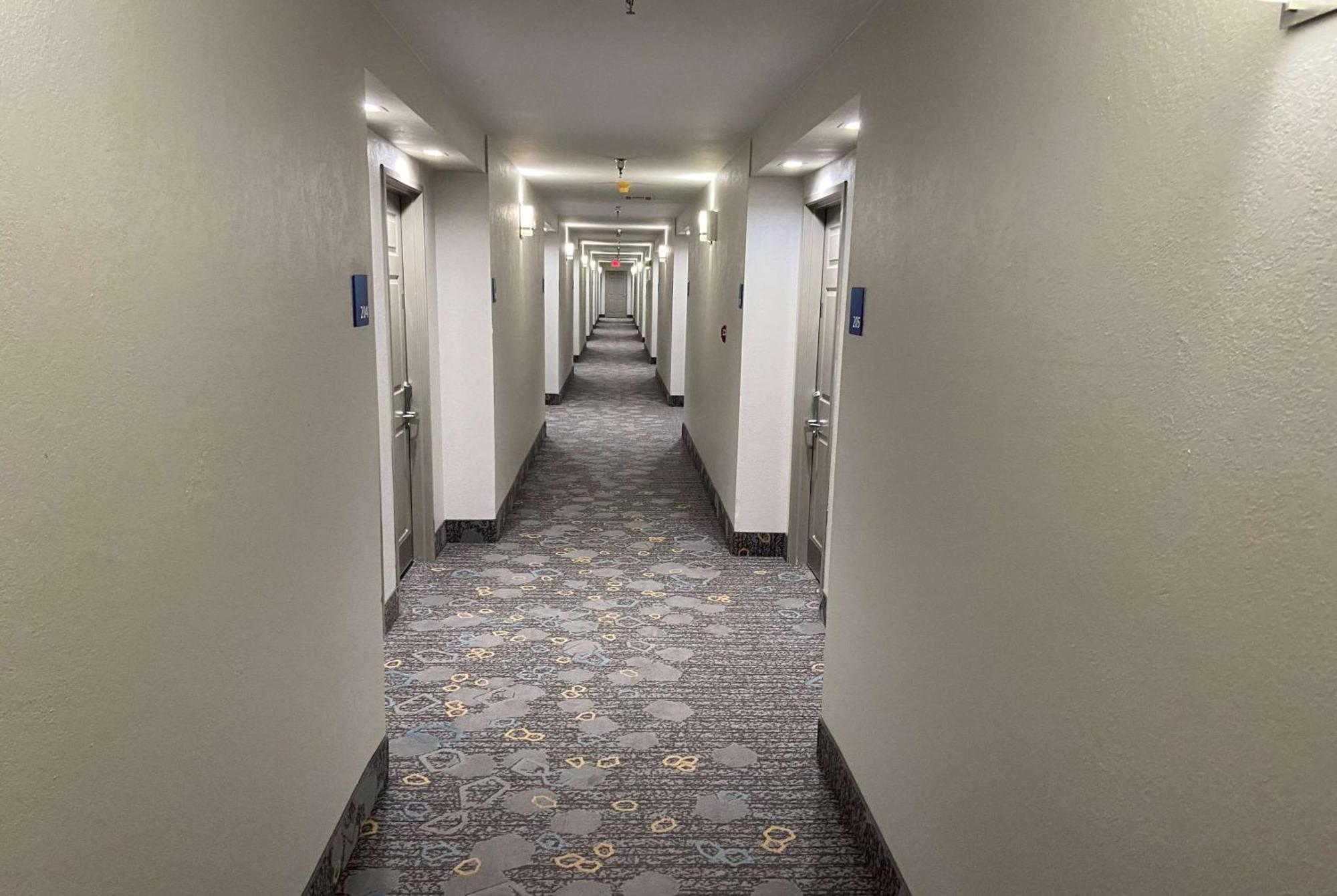 Days Inn & Suites By Wyndham Tahlequah מראה חיצוני תמונה